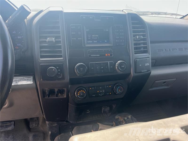 Ford F-550 XL 4x4 Extended Cab Service Truck 多目的／汎用車両