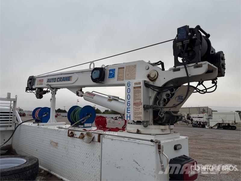 Ford F-550 XL 4x4 Extended Cab Service Truck Komunalna vozila