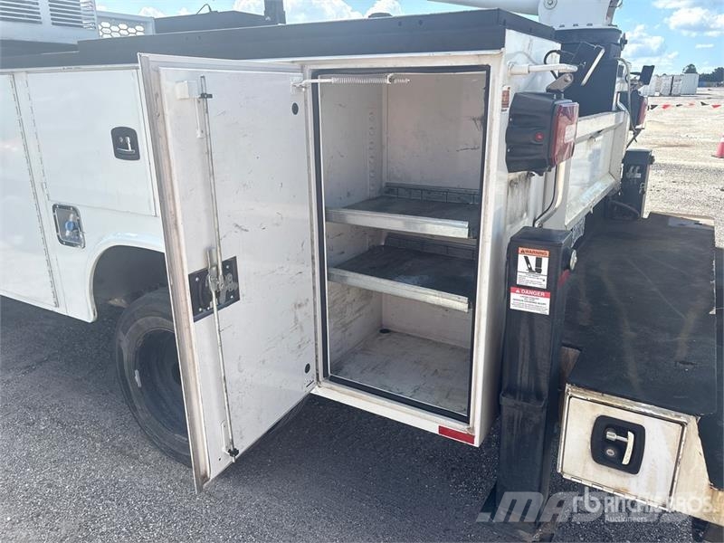 Ford F-550 XL 4x4 Extended Cab Service Truck 多目的/汎用車両
