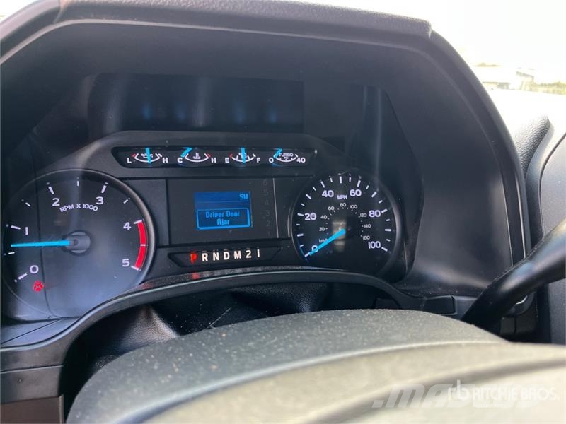Ford F-550 XL 4x4 Extended Cab Cab and Chassis Cabins and interior