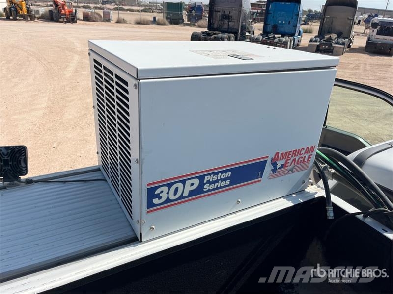 Ford F-550 XL 4x4 Extended Cab Service Truck 多目的／汎用車両