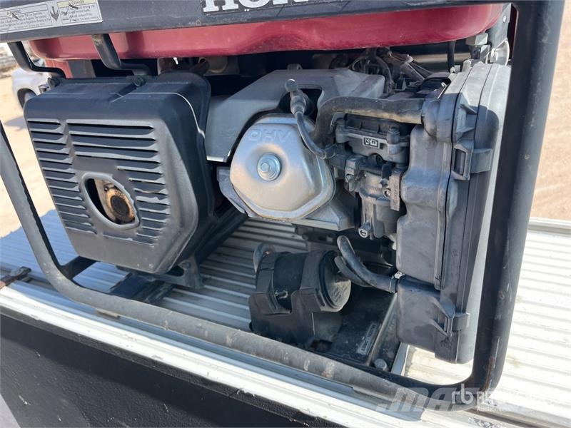 Ford F-550 XL 4x4 Extended Cab Service Truck 多目的／汎用車両