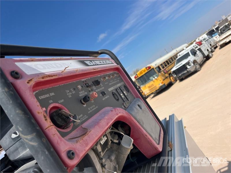 Ford F-550 XL 4x4 Extended Cab Service Truck 多目的／汎用車両