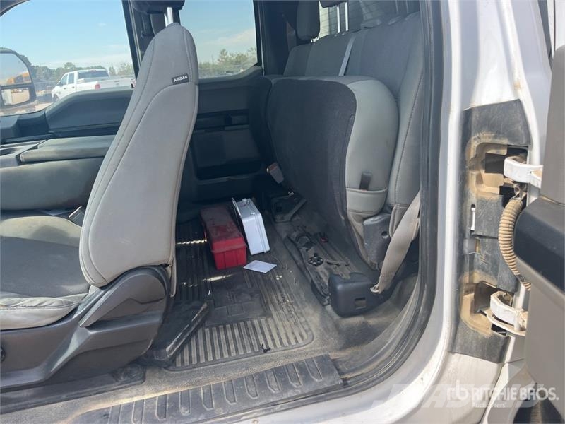 Ford F-550 XL 4x4 Extended Cab Service Truck 多目的／汎用車両