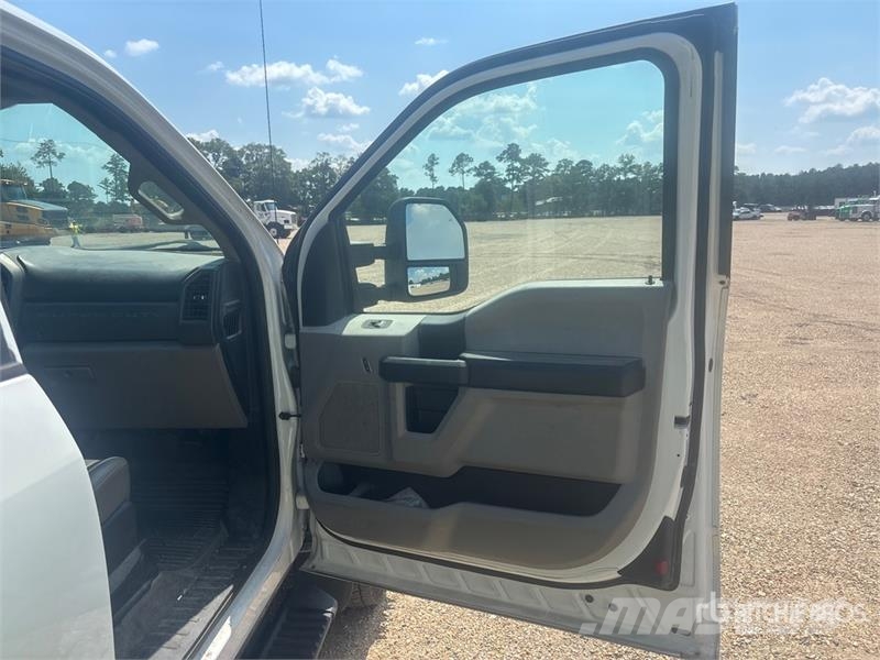 Ford F-550 XL 4x4 Extended Cab Service Truck Veículos municipais / de uso geral