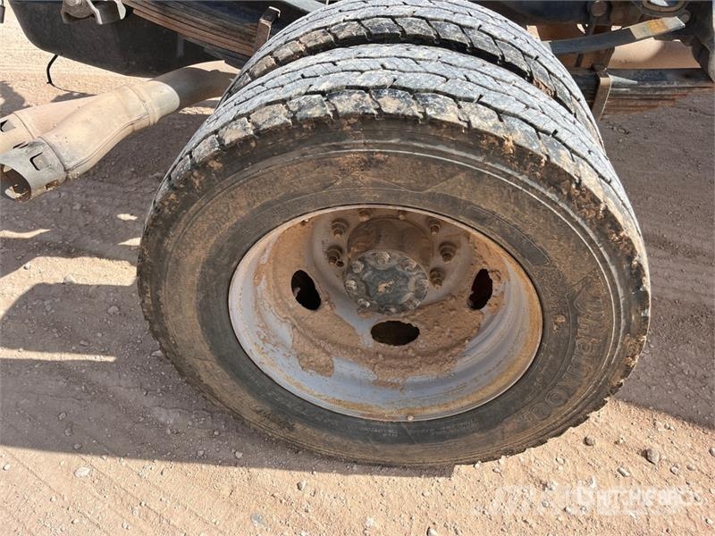Ford F-550 XL 4x4 Extended Cab Cab and Chassis Cabins and interior
