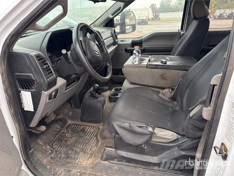 Ford F-550 XL 4x4 Extended Cab Service Truck Komunalna vozila