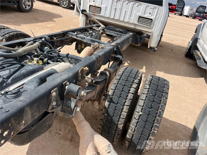 Ford F-550 XL 4x4 Extended Cab Cab and Chassis Kabine i unutrašnjost