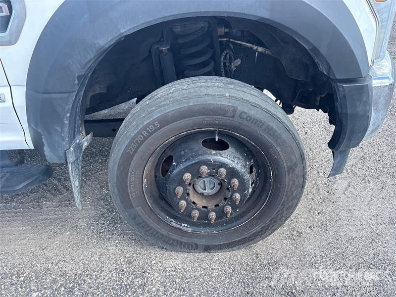 Ford F-550 XL 4x4 Extended Cab Service Truck 多目的/汎用車両