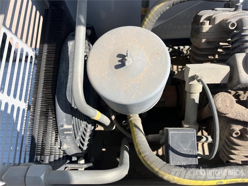 Ford F-550 XL 4x4 Extended Cab Service Truck 多目的／汎用車両