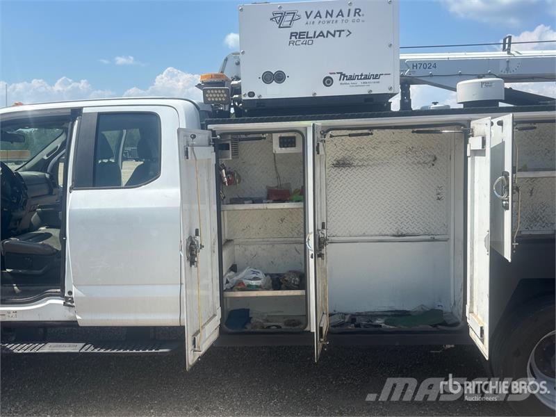 Ford F-550 XL 4x4 Extended Cab Service Truck Veículos municipais / de uso geral