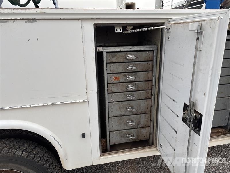 Ford F-550 XL 4x4 Extended Cab Service Truck Komunalna vozila