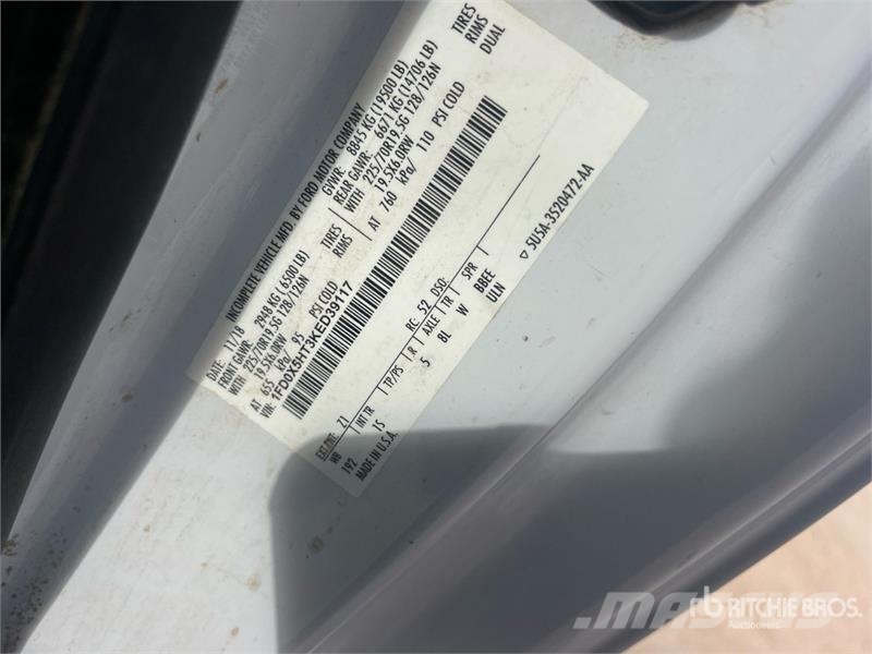 Ford F-550 XL 4x4 Extended Cab Service Truck 多目的／汎用車両