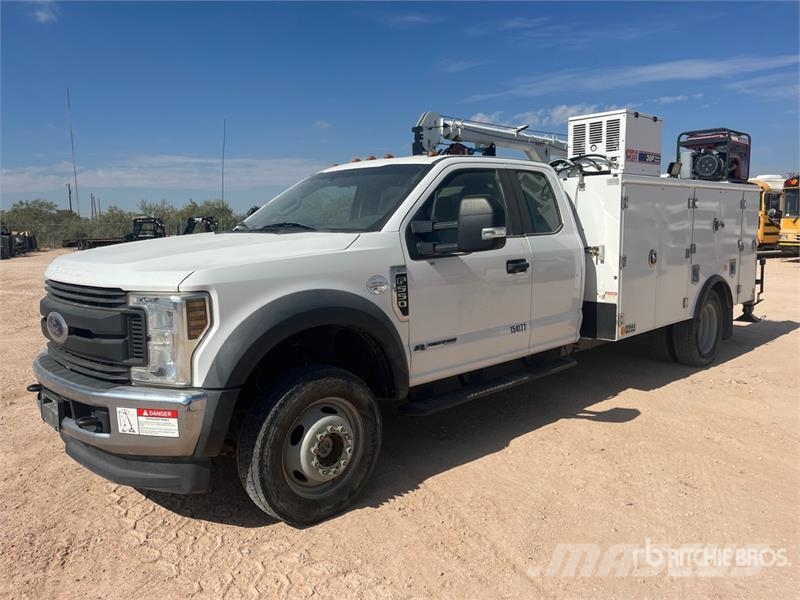 Ford F-550 XL 4x4 Extended Cab Service Truck 多目的／汎用車両