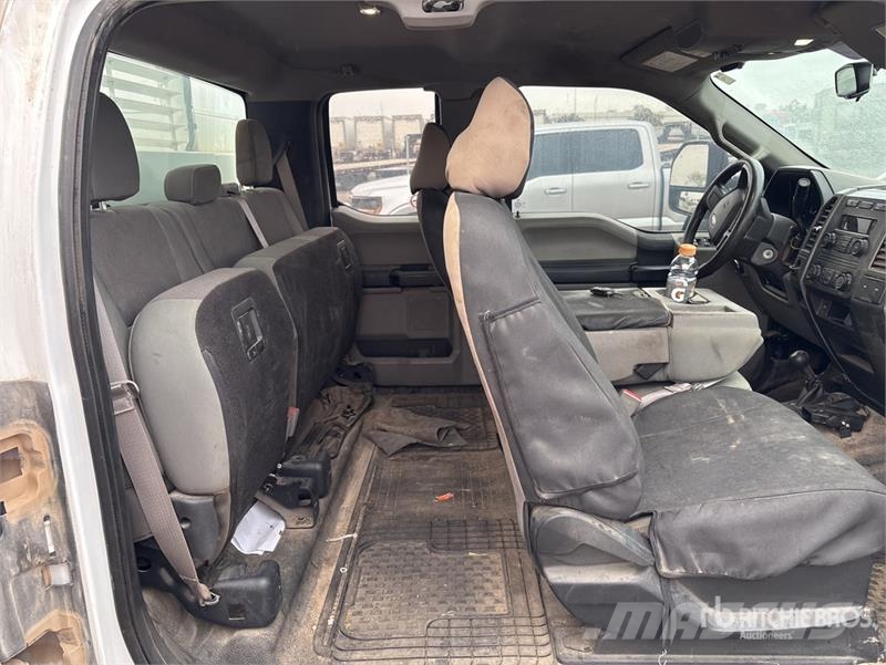 Ford F-550 XL 4x4 Extended Cab Service Truck Komunalna vozila