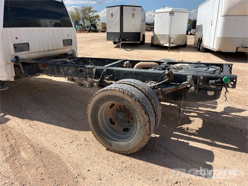Ford F-550 XL 4x4 Extended Cab Cab and Chassis Cabins and interior