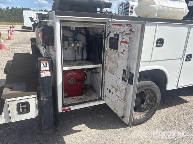 Ford F-550 XL 4x4 Extended Cab Service Truck 多目的/汎用車両