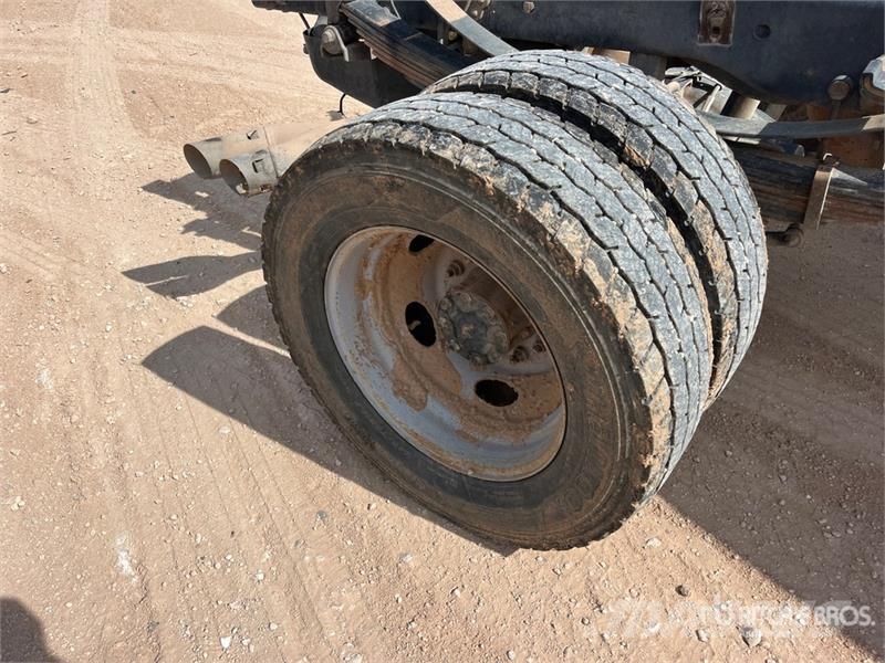 Ford F-550 XL 4x4 Extended Cab Cab and Chassis Cabins and interior