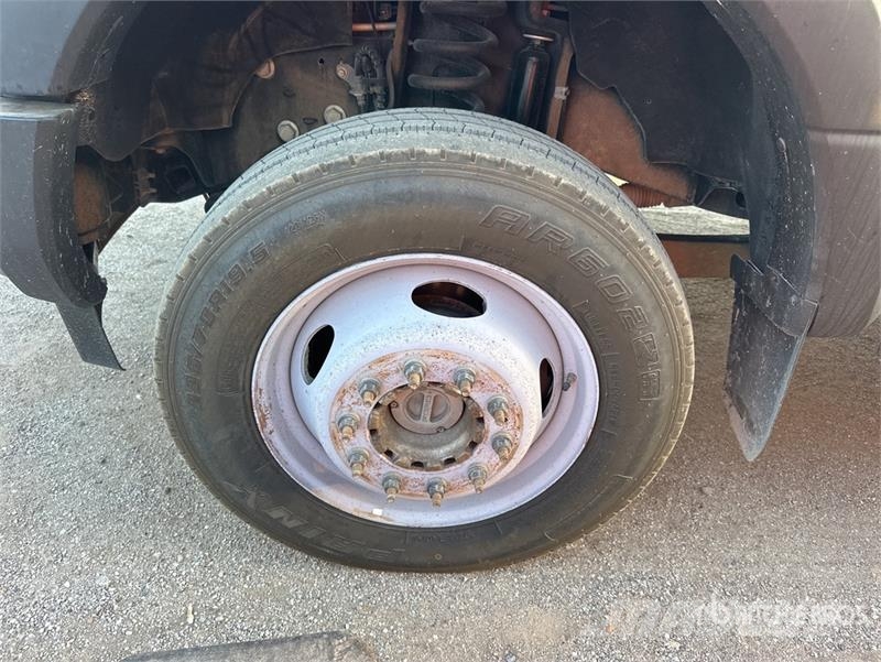 Ford F-550 XL 4x4 Flatbed Truck Kamioni sa otvorenim sandukom