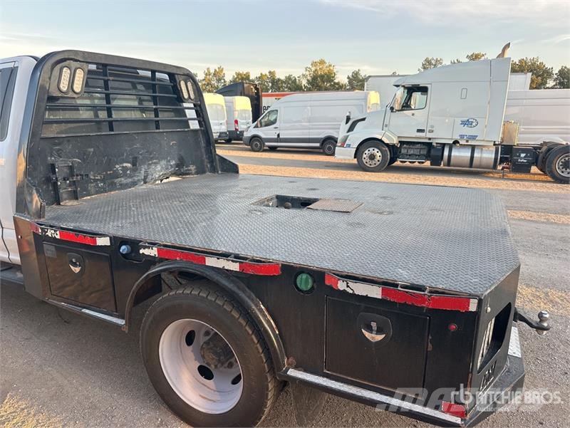 Ford F-550 XL 4x4 Flatbed Truck Kamioni sa otvorenim sandukom