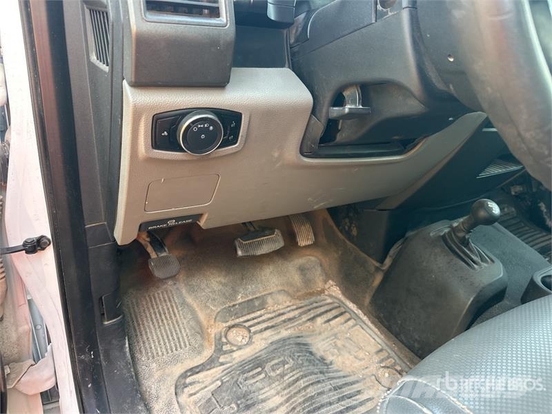 Ford F-550 XL 4x4 Flatbed Truck Kamioni sa otvorenim sandukom