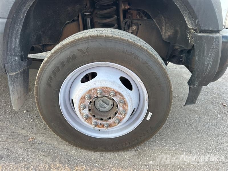 Ford F-550 XL 4x4 Flatbed Truck Kamioni sa otvorenim sandukom
