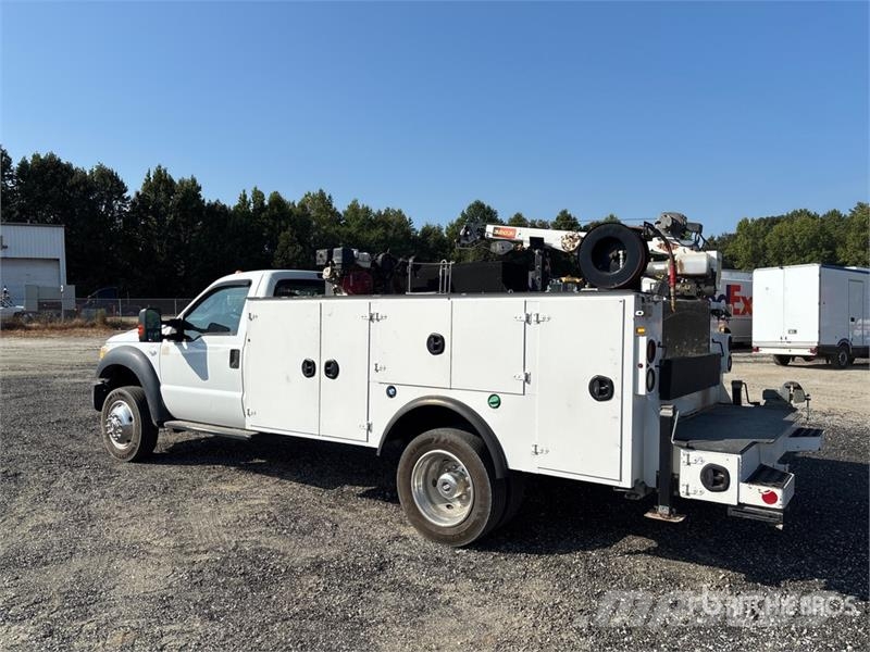 Ford F-550 XL 4x4 Service Truck مركبات الأغراض العامة