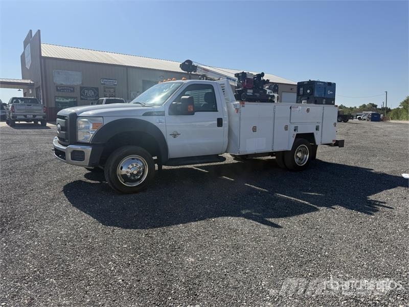 Ford F-550 XL 4x4 Service Truck Общински/универсални превозни средства