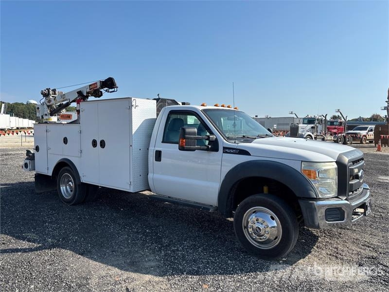 Ford F-550 XL 4x4 Service Truck مركبات الأغراض العامة