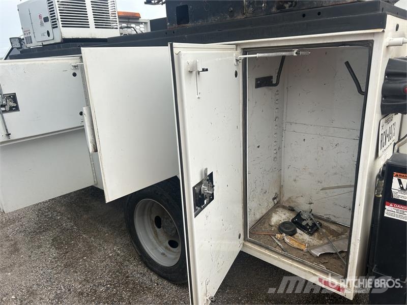 Ford F-550 XL 4x4 Service Truck Pilsētas atkritumvedēji