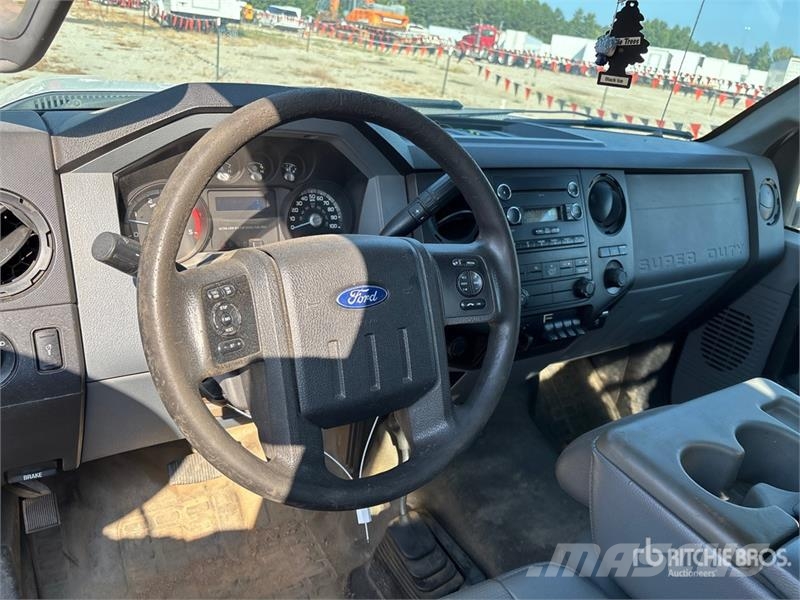 Ford F-550 XL 4x4 Service Truck مركبات الأغراض العامة