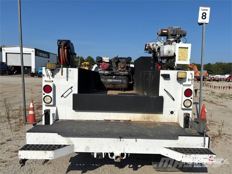 Ford F-550 XL 4x4 Service Truck مركبات الأغراض العامة