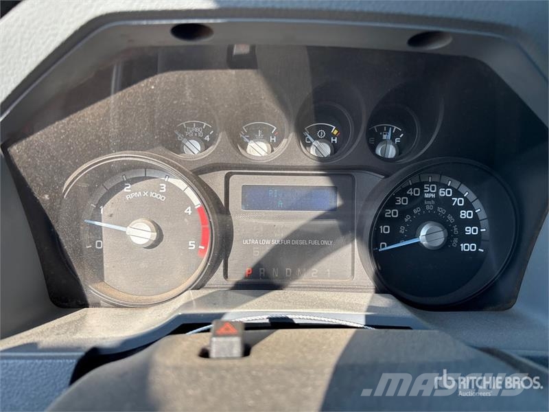 Ford F-550 XL 4x4 Service Truck مركبات الأغراض العامة