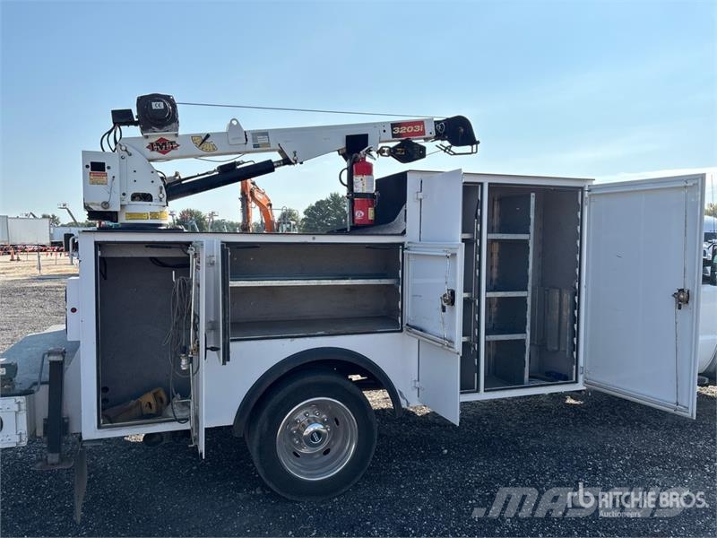 Ford F-550 XL 4x4 Service Truck مركبات الأغراض العامة