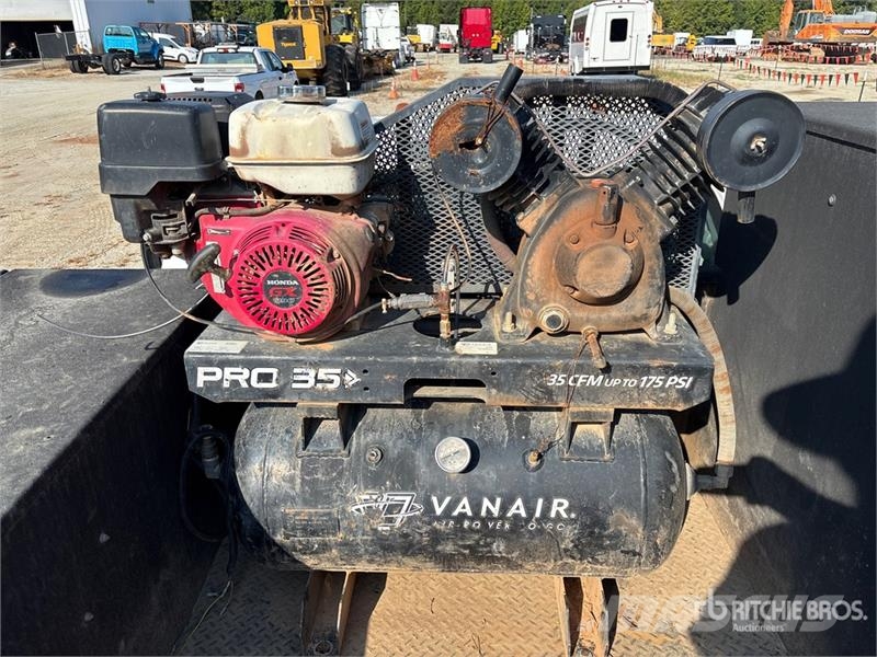 Ford F-550 XL 4x4 Service Truck مركبات الأغراض العامة