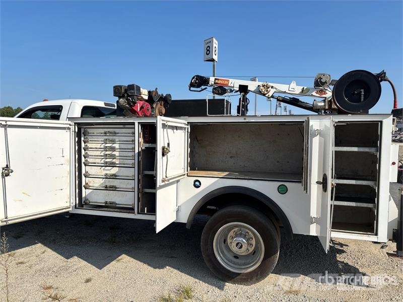 Ford F-550 XL 4x4 Service Truck مركبات الأغراض العامة