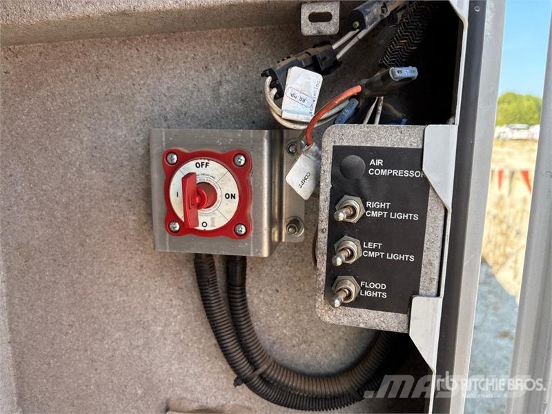 Ford F-550 XL 4x4 Service Truck مركبات الأغراض العامة