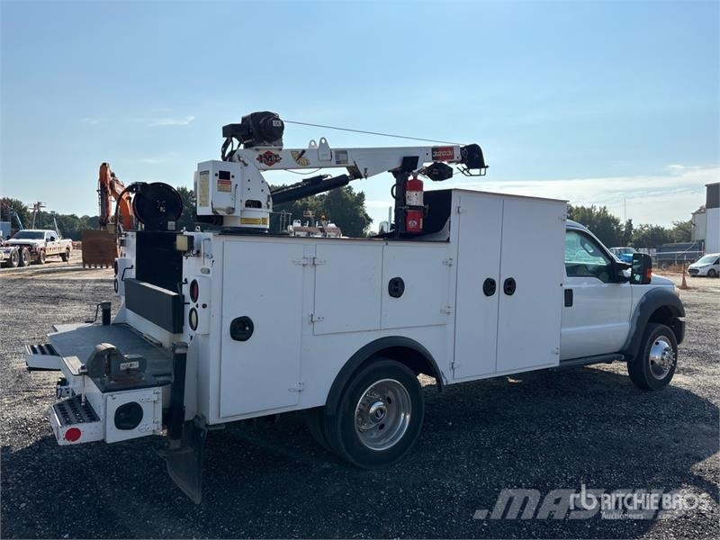 Ford F-550 XL 4x4 Service Truck مركبات الأغراض العامة