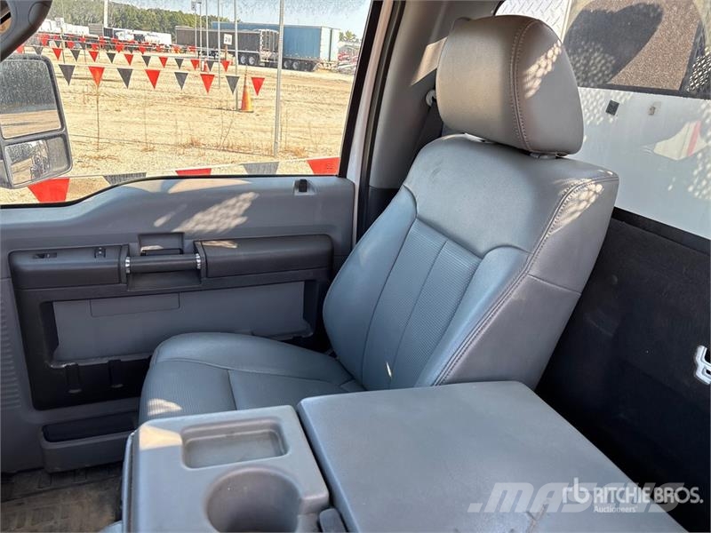 Ford F-550 XL 4x4 Service Truck مركبات الأغراض العامة