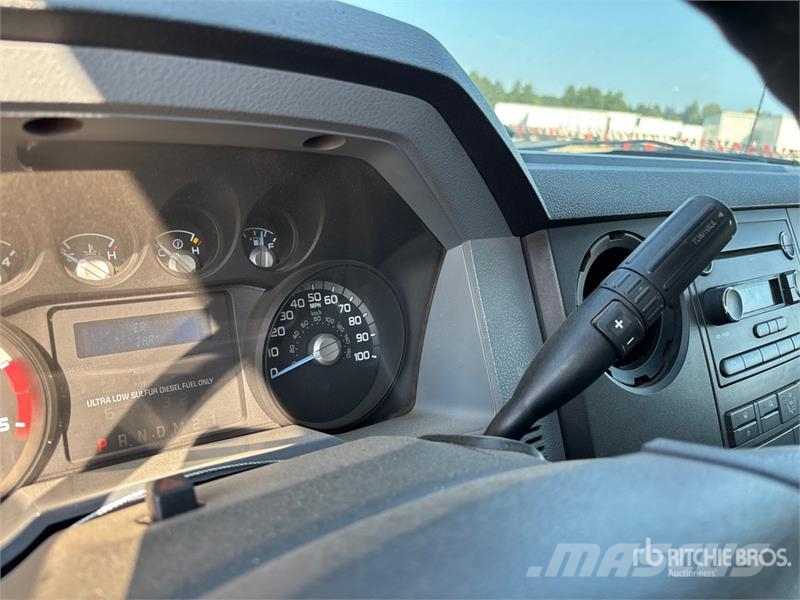 Ford F-550 XL 4x4 Service Truck مركبات الأغراض العامة