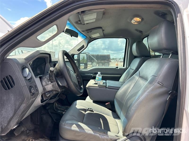Ford F-550 XL 4x4 Service Truck Komunalna vozila