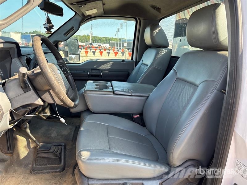 Ford F-550 XL 4x4 Service Truck مركبات الأغراض العامة