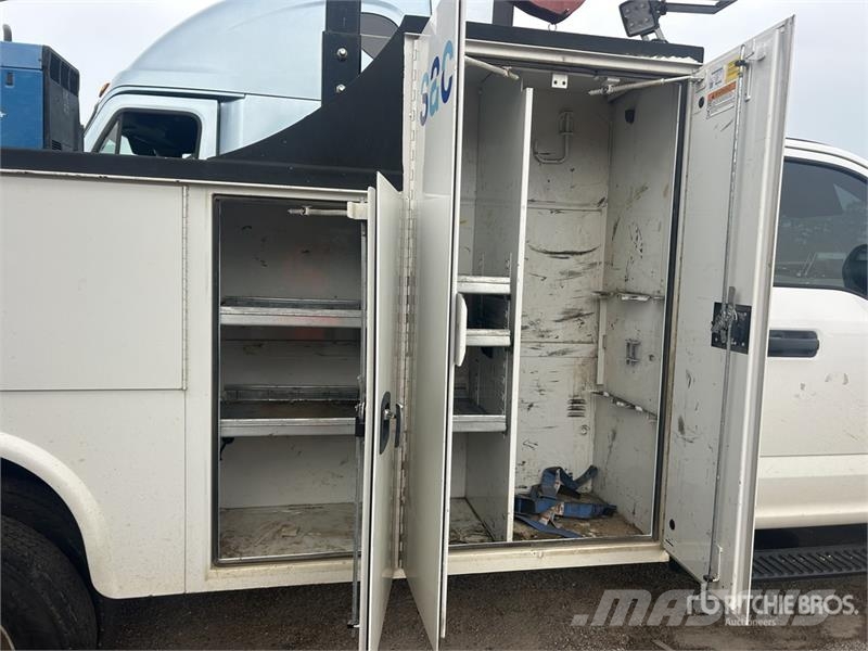 Ford F-550 XL 4x4 Service Truck Pilsētas atkritumvedēji