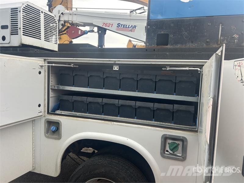 Ford F-550 XL 4x4 Service Truck Pilsētas atkritumvedēji