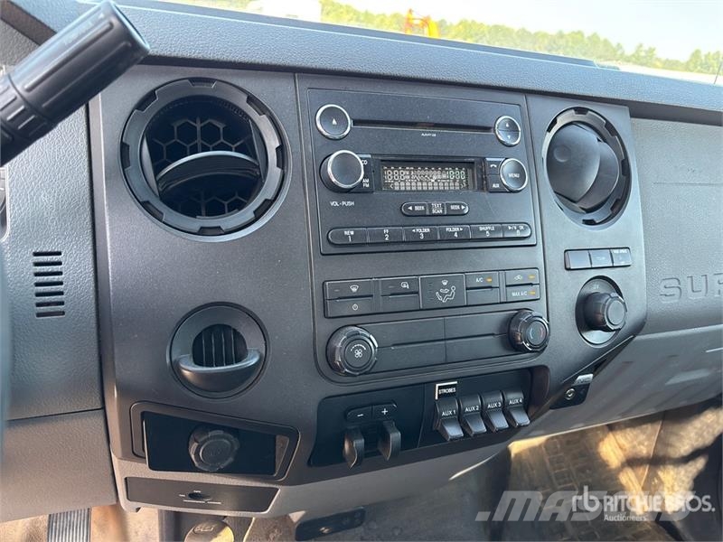 Ford F-550 XL 4x4 Service Truck مركبات الأغراض العامة
