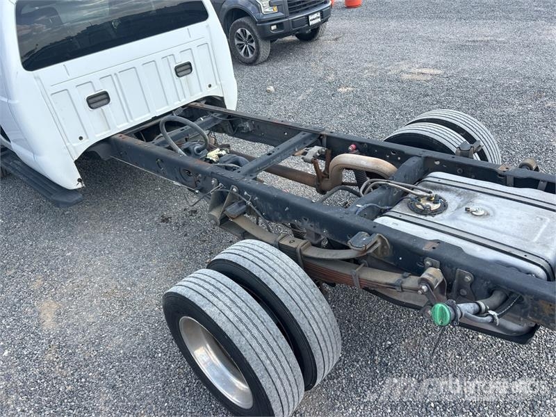 Ford F-550 XL Super Duty XLT 4x2 Extended Cab Cab and C كابينة والداخلية