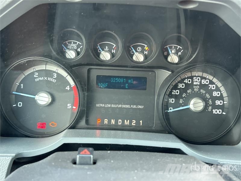 Ford F-550 XL Super Duty XLT 4x2 Extended Cab Cab and C كابينة والداخلية
