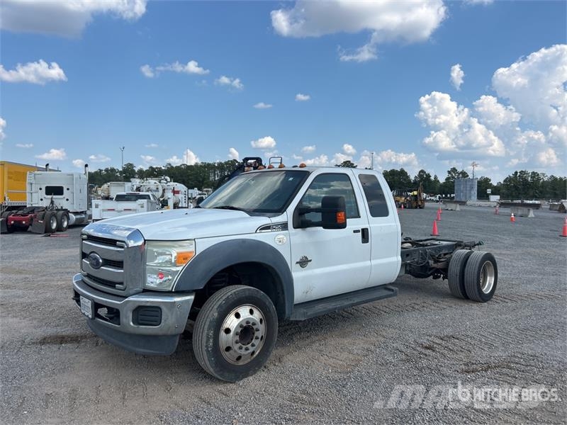 Ford F-550 XL Super Duty XLT 4x2 Extended Cab Cab and C كابينة والداخلية