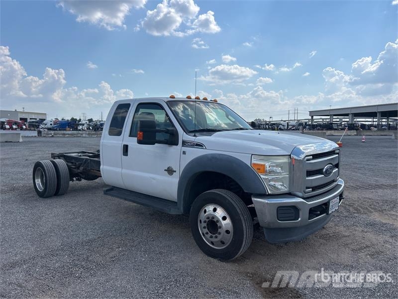 Ford F-550 XL Super Duty XLT 4x2 Extended Cab Cab and C كابينة والداخلية
