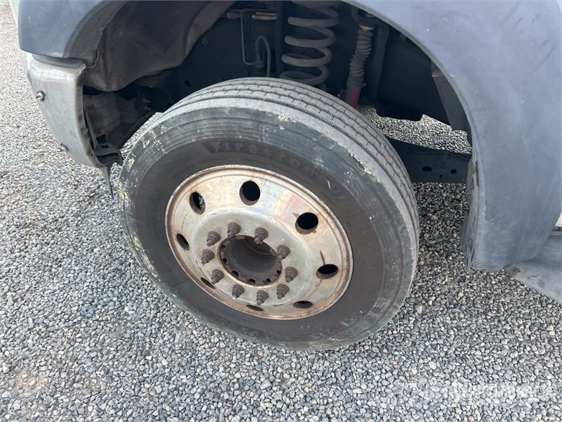 Ford F-550 XL Super Duty XLT 4x2 Extended Cab Cab and C كابينة والداخلية